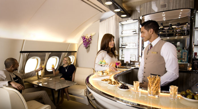 Emirates introduceert nieuwe lounge bar aan boord van Airbus A380