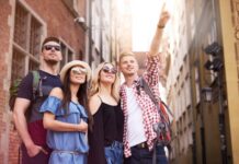 Jongvolwassenen boeken steeds vaker via de reisagent